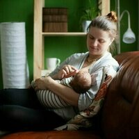 What should I eat (and avoid) while breastfeeding? How does my diet affect baby's milk?