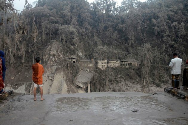 Smoldering Debris, Mud Hinder Indonesia Volcano Rescue