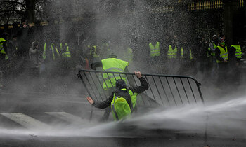 France protests5 350x210