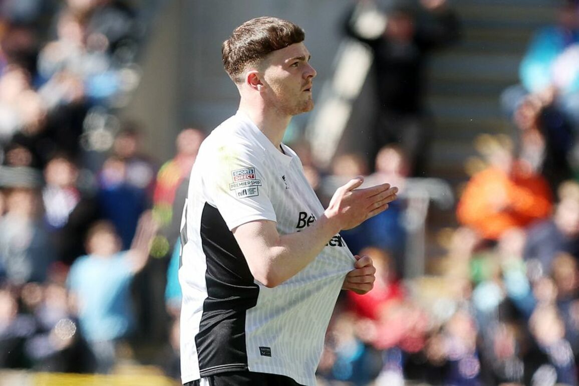 Glentoran striker Jordan Jenkins in 'destiny' call as club looks to seal deal