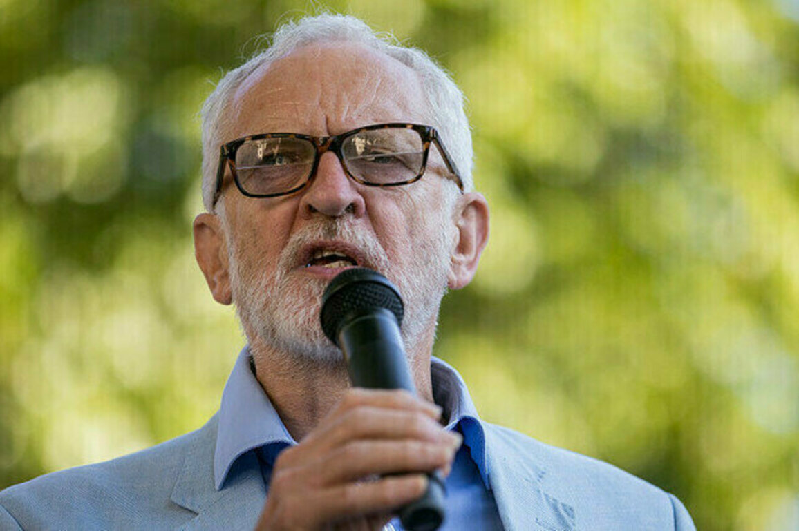 Jeremy Corbyn launches new UK political party