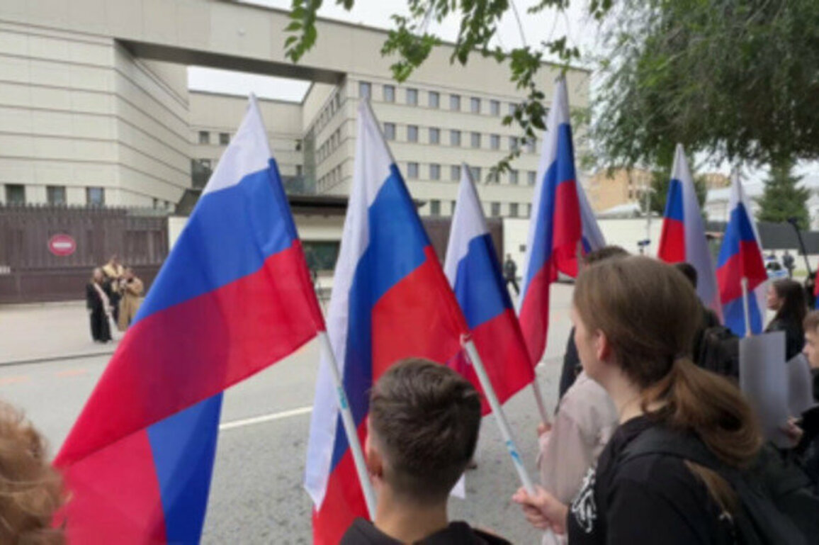 Demonstration held outside Japanese embassy in Moscow (VIDEO)
