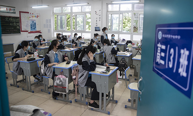 Students in China's virus centre Wuhan return to school Students in China's virus centre Wuhan return to school