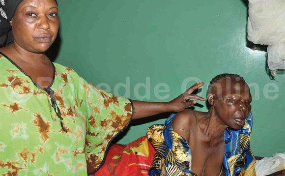 Nakafeero ng’ali ku kitanda . Nakafeero ng’ali ku kitanda .