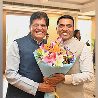 Piyush Goyal meets Goa CM Pramod Sawant , discusses ways of boosting organic exports