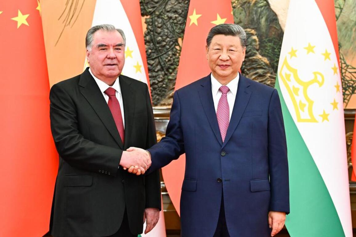 Xi's Album | Xi meets Tajik president