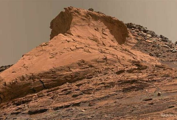 Is Mars really red? A physicist explains the planet's reddish hue and ...