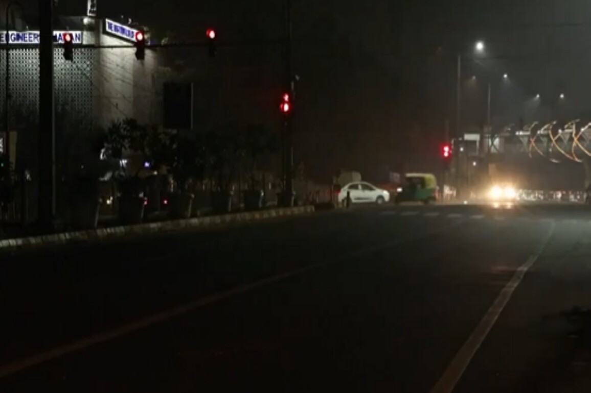 Toxic smog, dense fog grips parts of north India; Delhi invokes GRAP-IV