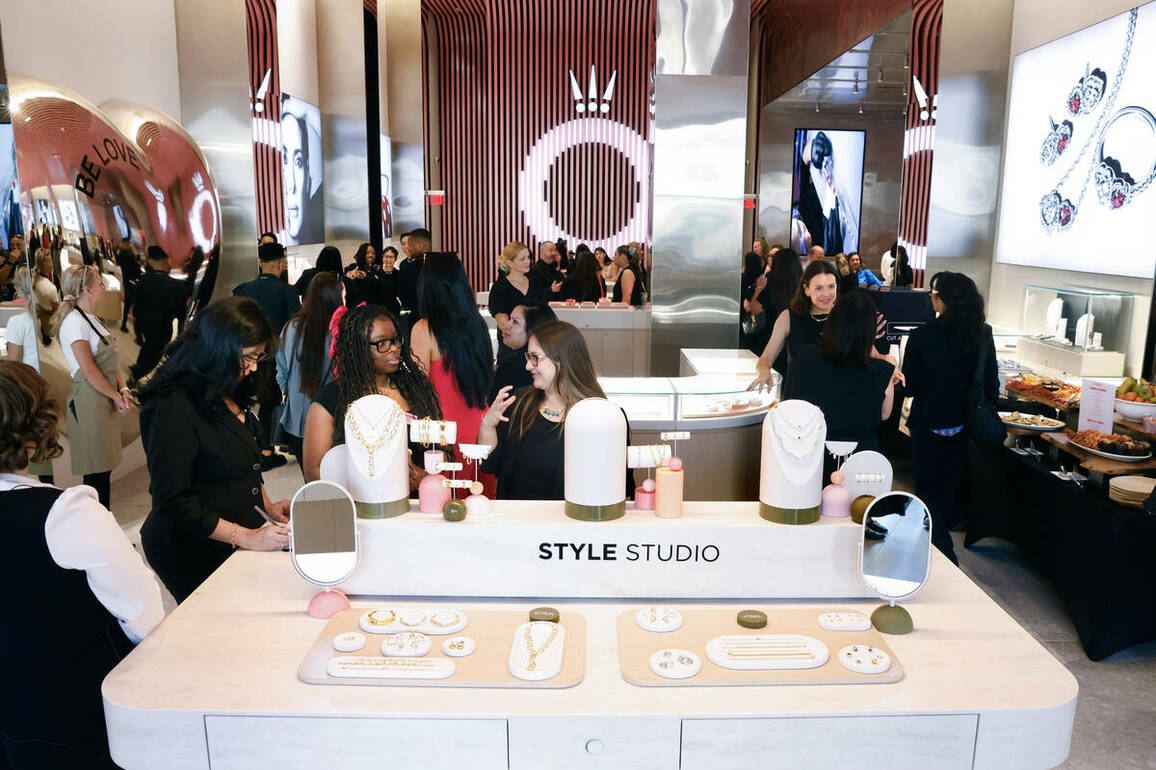 Pandora opens flagship store at BLVD shopping center on Las Vegas Strip