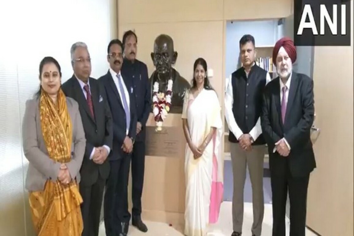 Latvia: Kanimozhi-led all-party delegation pays tribute to Mahatma Gandhi bust at National Library in Riga