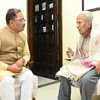 Chhattisgarh CM Vishnu Deo Sai meets eminent Hindi author Vinod Kumar Shukla at his residence