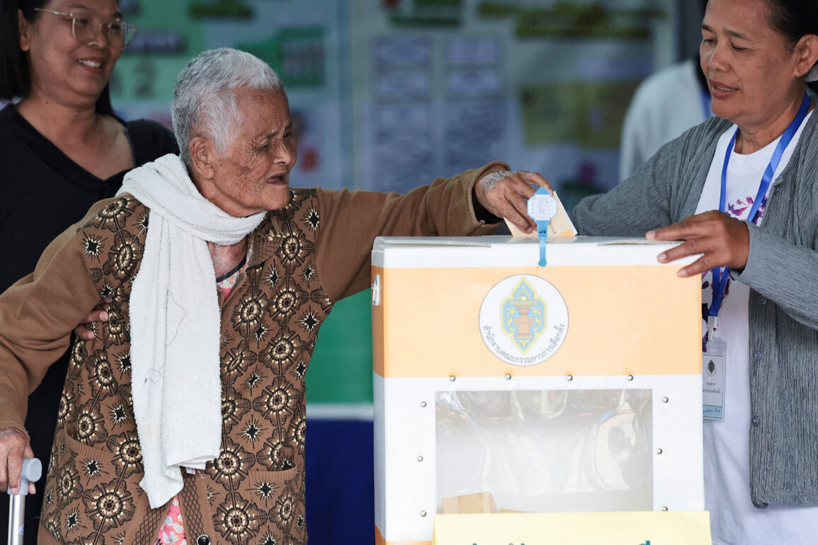 Thailand votes for general election constitutional referendum
