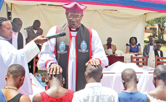 Luwalira ng’ateekako abayizi emikono. Luwalira ng’ateekako abayizi emikono.