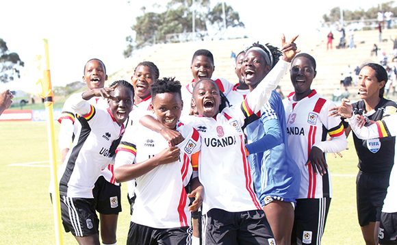 Abazannyi ba Crested Cranes nga bajaganyiza ggoolo Abazannyi ba Crested Cranes nga bajaganyiza ggoolo