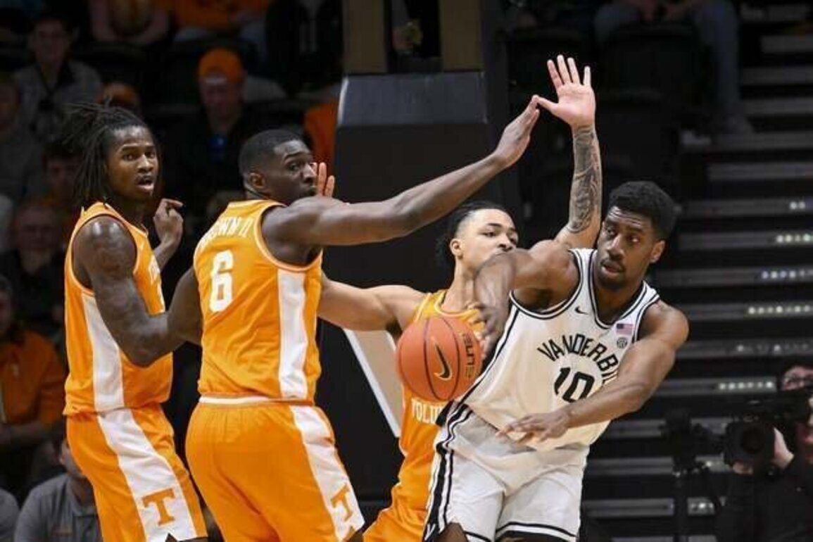 Tennessee posts road upset of No. 19 Vanderbilt