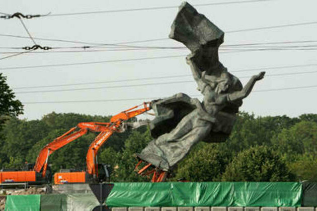 EU state eyes mass demolition of WWII memorials - Moscow
