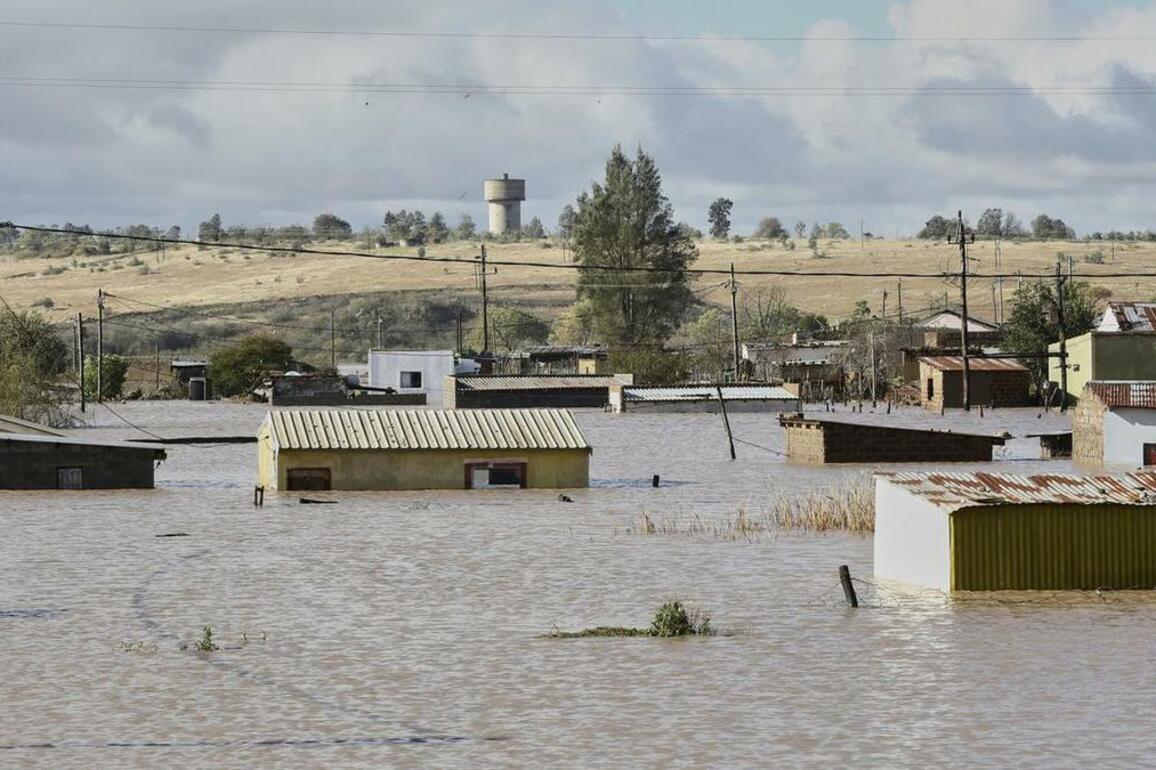 Search for missing after lives lost in S.Africa floods