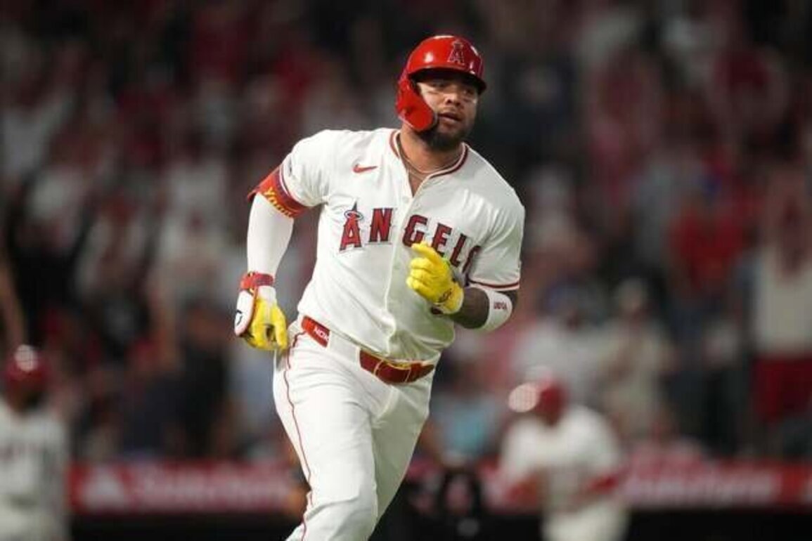 Angels re-sign 3B Yoan Moncada to one-year deal