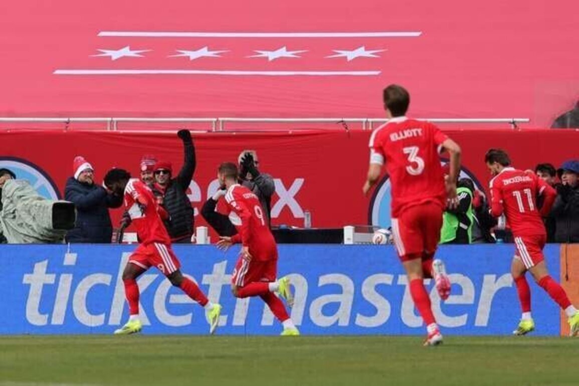 Chicago Fire score twice in stoppage time, blank CF Montreal