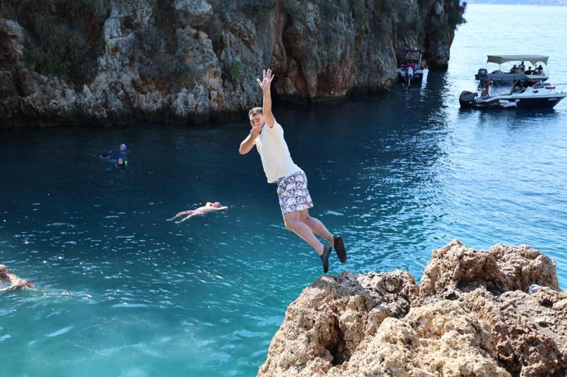Trkiye's tourism boom faces climate change test as record heat reshapes travel patterns