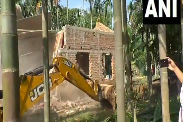 Assam: Goalpara administration conducts eviction drive in Paikan Reserve Forest area