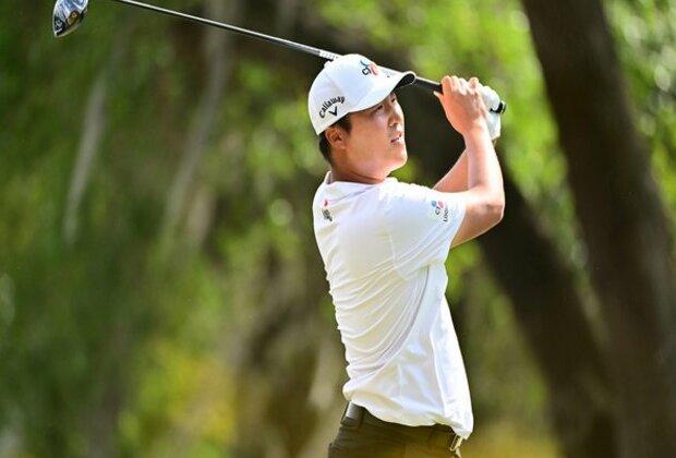 Korea's Lee sparkles 67 as Tom Kim and Si Woo ensure cut; Woods hangs by a slender thread and McIlroy is out