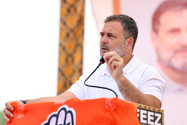 Not leadership, but a gimmick': Rahul Gandhi slams PM Modi over "handing over toffees in Italy!"