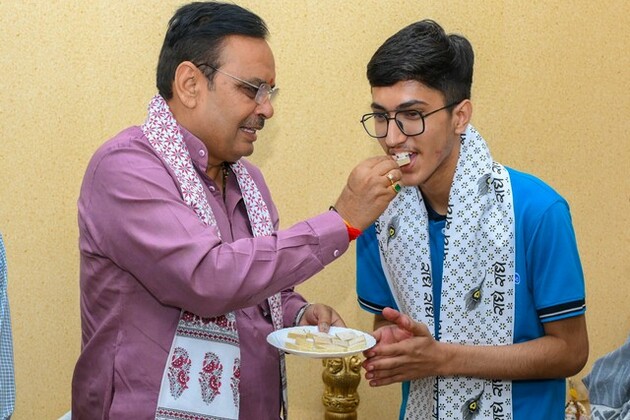 Rajasthan CM Bhajanlal Sharma meets NEET-UG 2025 topper Mahesh Kumar
