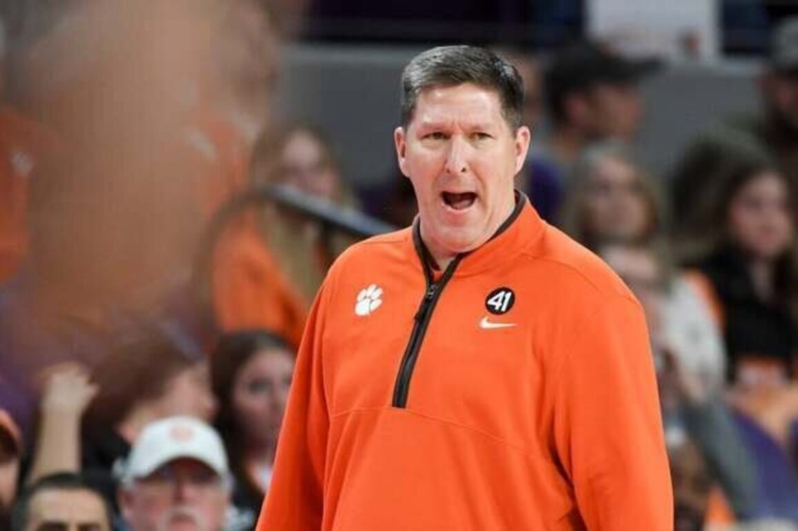 No. 22 Clemson wins 9th straight, halts Miami's hot streak