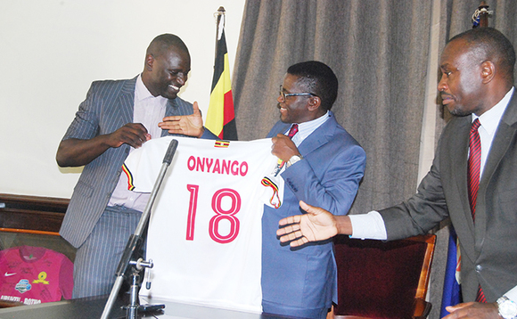 Onyango ng'akwasa Katikkiro Mayiga omujoozi gwe yazannyiddemu empaka za AFCON e Misiri Onyango ng'akwasa Katikkiro Mayiga omujoozi gwe yazannyiddemu empaka za AFCON e Misiri