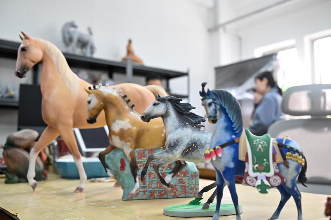 Culture&Life | Horse-themed clay sculptures highlight Chinese New Year celebration in N China's Tianjin
