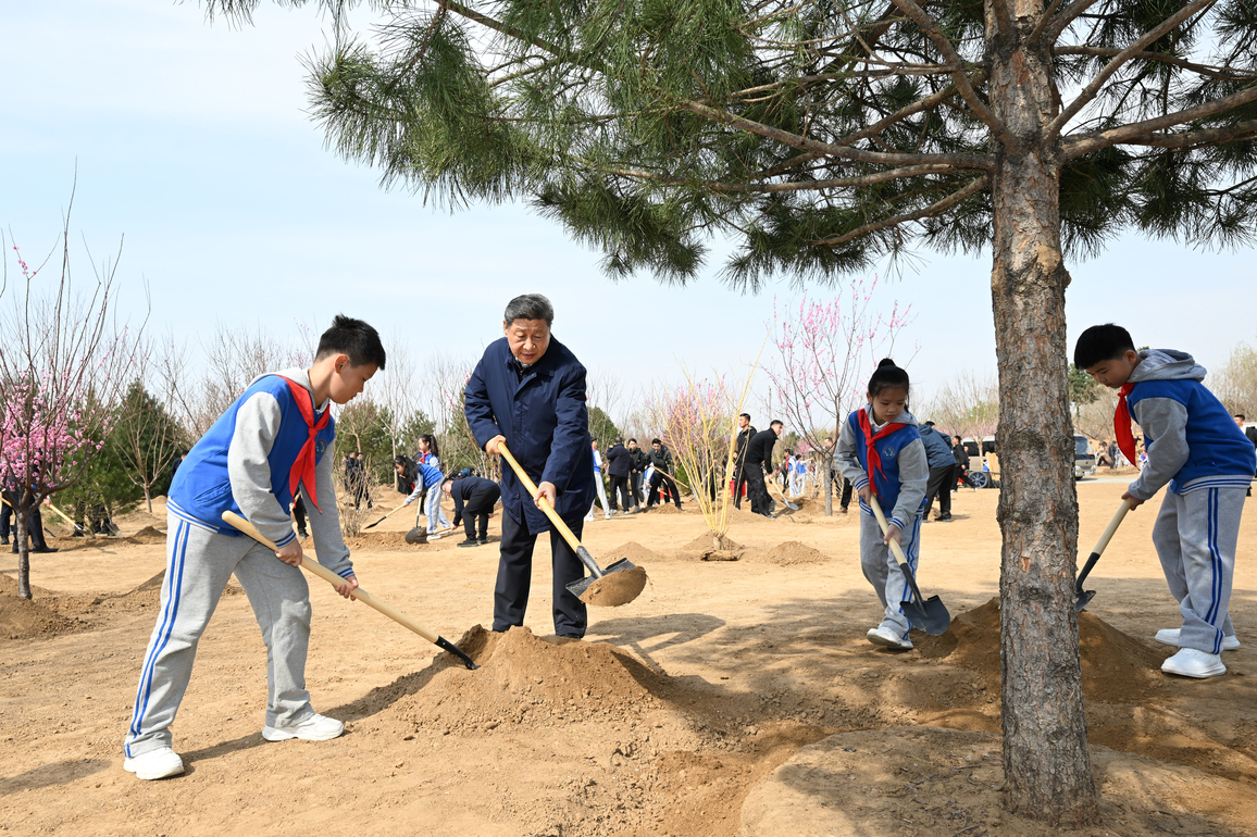 CHINA-BEIJING-LEADERS-TREE-PLANTING (CN)