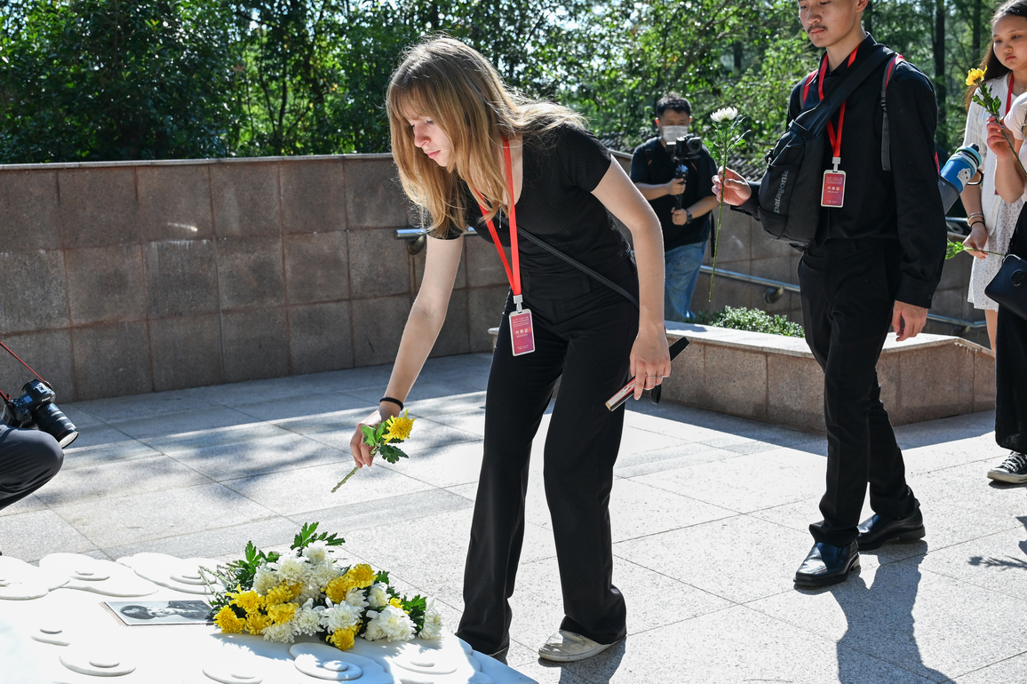 WWII bond lives on as U.S. students pay tribute to Flying Tiger rescued by Chinese people