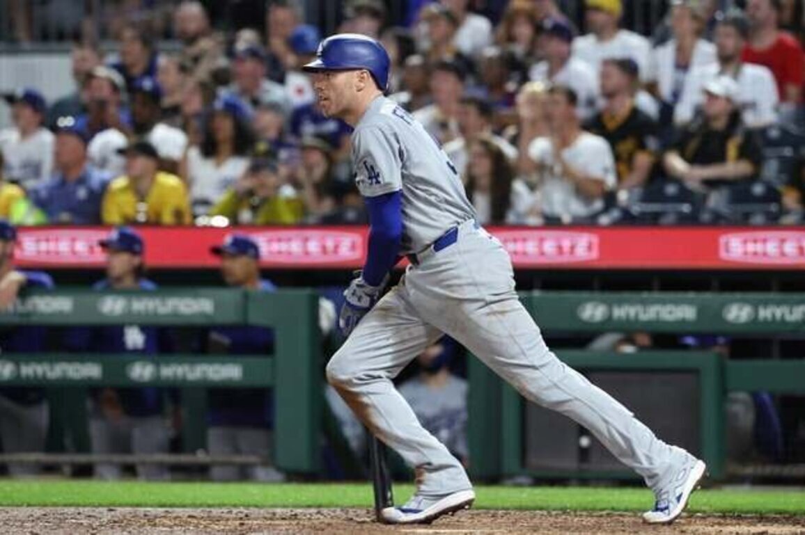 Freddie Freeman posts 2,500th hit in 10-run 7th as Dodgers drub Pirates