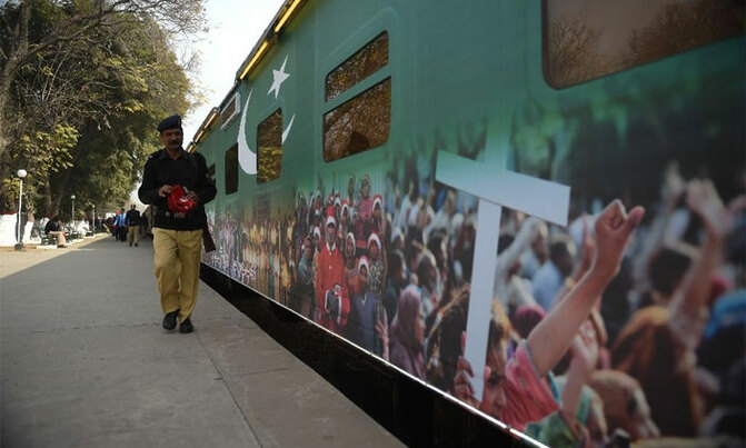 Christmas train to spread tolerance in Pakistan Christmas train to spread tolerance in Pakistan