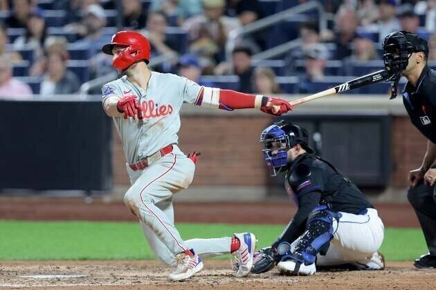 Hot Phillies hope to feast on foundering Mets