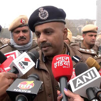 Delhi: Five police personnel injured during stone pelting incident at Turkman Gate