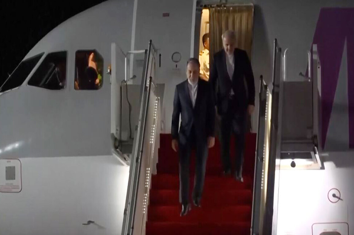 Iran FM arrives in Pakistan, raises hopes for US peace talks