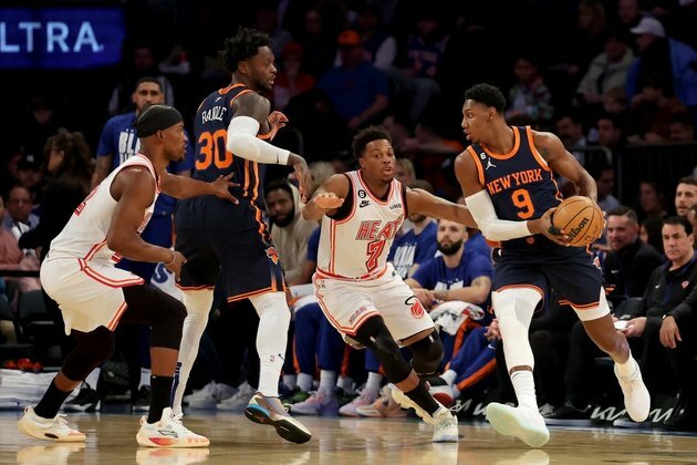 RJ Barrett (30 points), Knicks withstand Heat's late comeback