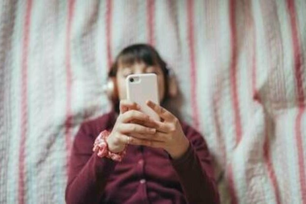 Australia bars children under 16 from social media