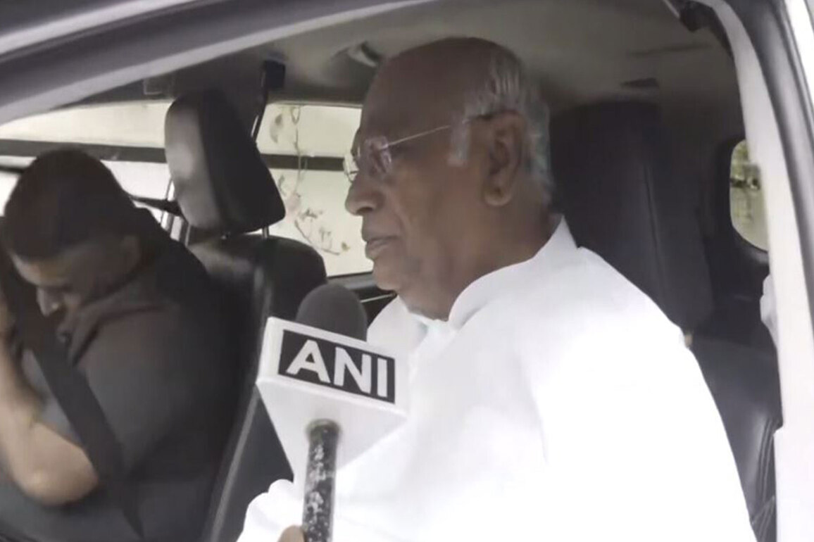 "Country suffering due to govt's foreign policy failure": Mallikarjun Kharge blames govt over gas shortage