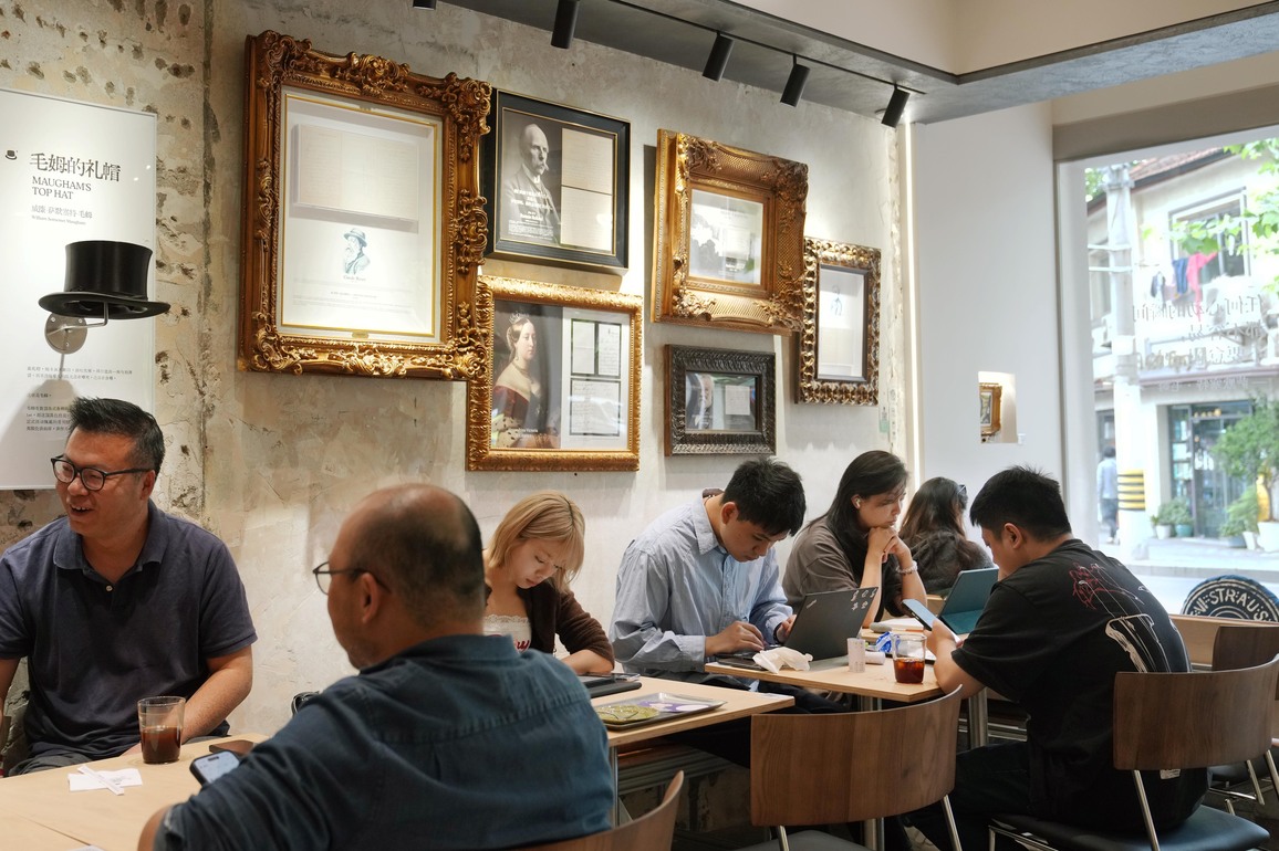 ChineseToday | Cafe founder creates cozy space in east China metropolitan