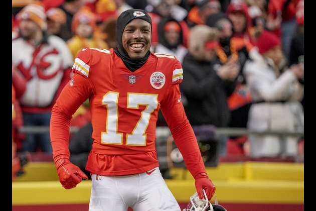 Reports: Jets add Mecole Hardman, trade Elijah Moore to Browns