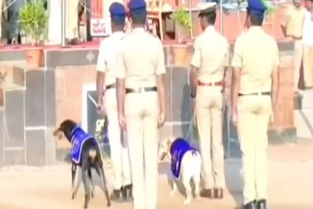 Vijayapura police bid farewell to veteran canines Raksha, Stella after 12 Years of service; 2 new dogs join