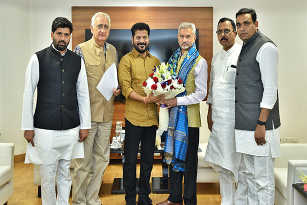 EAM Jaishankar meets Telangana CM in Delhi, discusses global engagement and development