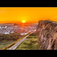 Fire sweeps Arthur’s Seat, landmark overlooking Edinburgh