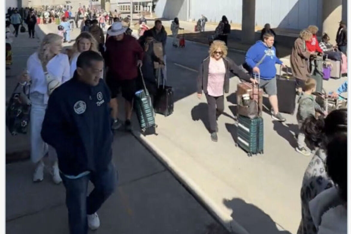 Kansas City airport shut after threat, reopens a few hours later