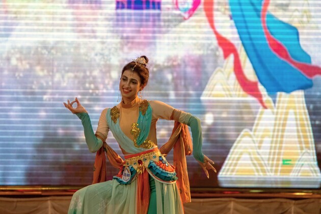 AZERBAIJAN-BAKU-CHINESE BRIDGE-PERFORMANCES