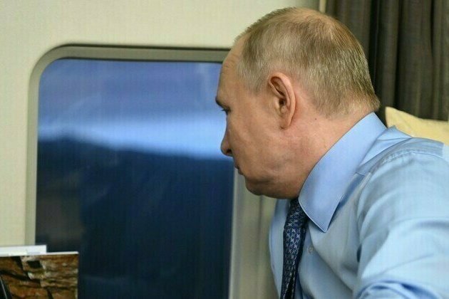Putins helicopter was caught in Ukrainian drone swarm  commander