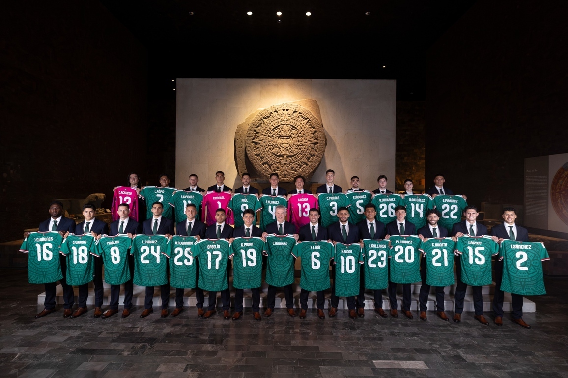 (SP)MEXICO-MEXICO CITY-FOOTBALL-NATIONAL TEAM-GROUP PHOTO